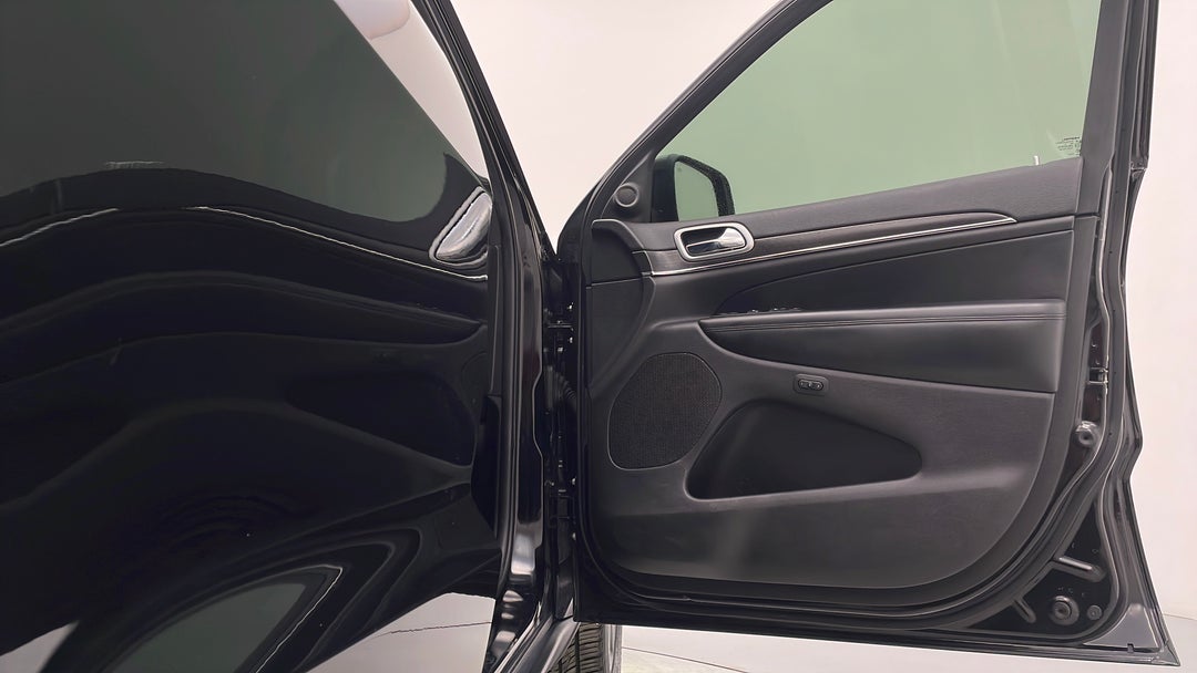 2017 Jeep Grand Cherokee Limited (4x4), Automatic, 135193 km, Speaker View