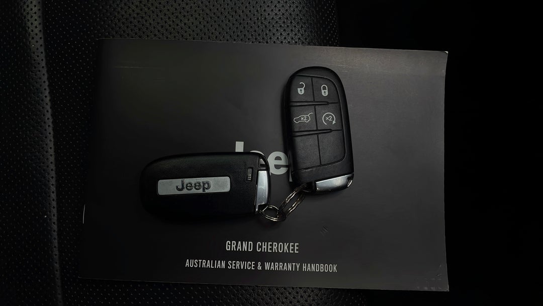 2017 Jeep Grand Cherokee Limited (4x4), Automatic, 135193 km, Key Close-up