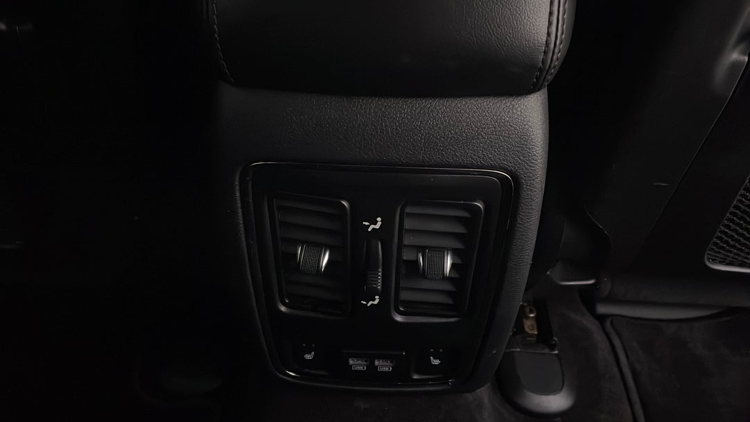 2017 Jeep Grand Cherokee Limited (4x4), Automatic, 135193 km, Rear A/C Vent