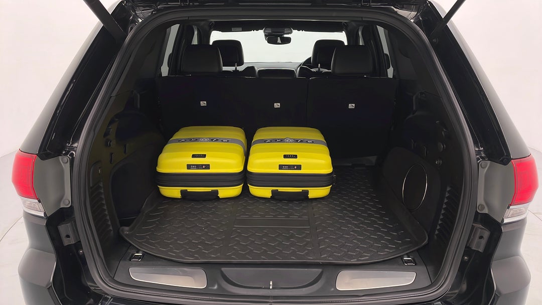 2017 Jeep Grand Cherokee Limited (4x4), Automatic, 135193 km, Boot Inside View with Luggage