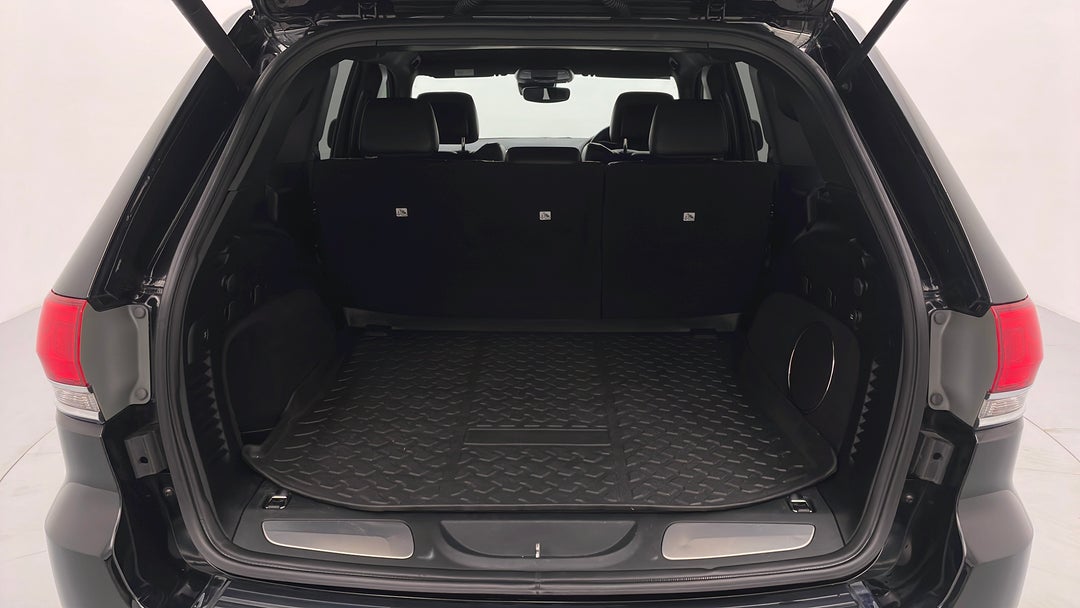 2017 Jeep Grand Cherokee Limited (4x4), Automatic, 135193 km, Boot Inside View