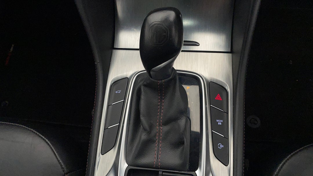 2020 MG HS Essence, Automatic, 83793 km, Gear Lever 