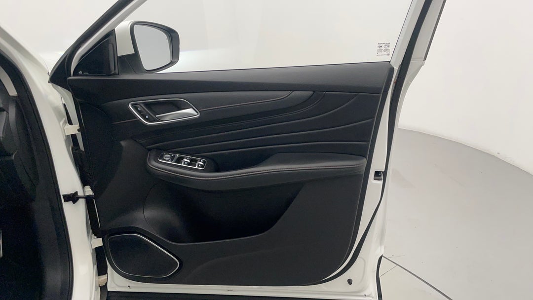 2020 MG HS Essence, Automatic, 83793 km, Speaker View