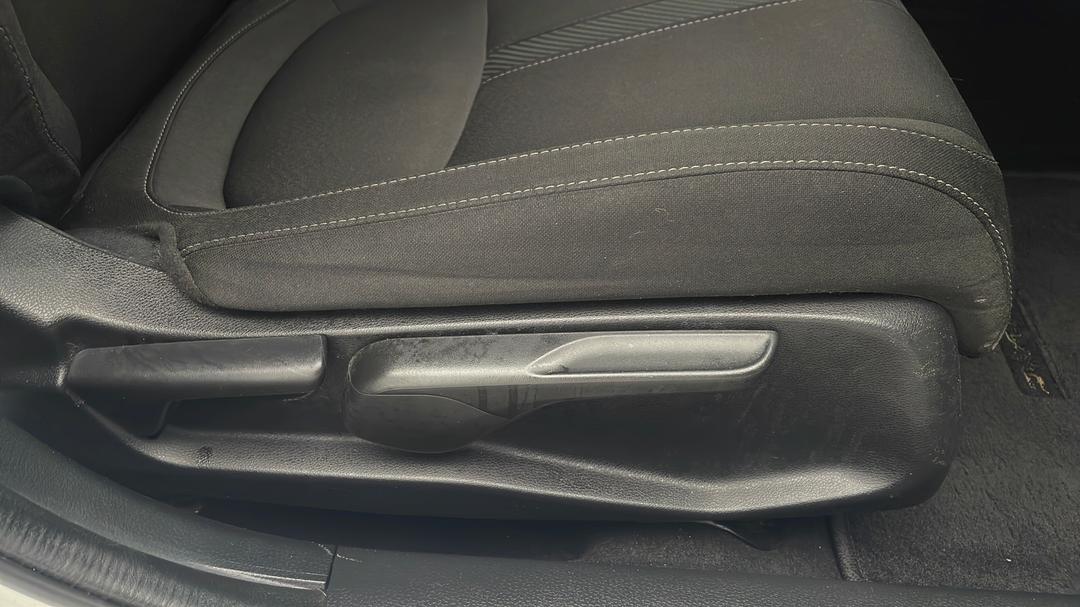 2017 Honda Civic Vti-s, Automatic, 119705 km, Drivers Side Adjustment Panel