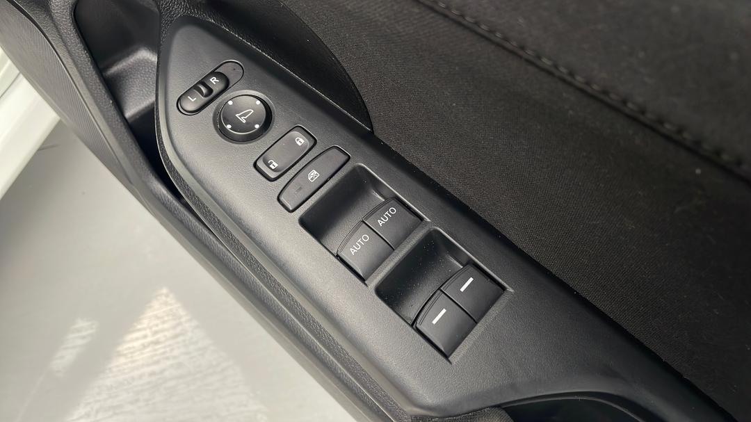 2017 Honda Civic Vti-s, Automatic, 119705 km, Drivers Side Door Panel Controls