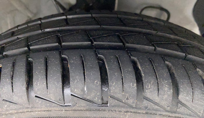 2022 Hyundai NEW SANTRO SPORTZ EXECUTIVE MT CNG, CNG, Manual, 2,077 km, Right Front Tyre Tread