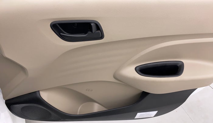 2022 Hyundai NEW SANTRO SPORTZ EXECUTIVE MT CNG, CNG, Manual, 2,077 km, Driver Side Door Panels Control