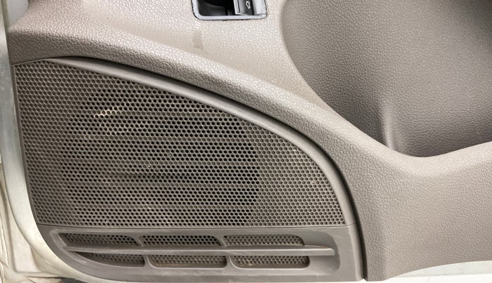 2011 Volkswagen Vento TRENDLINE PETROL, Petrol, Manual, 74,037 km, Speaker