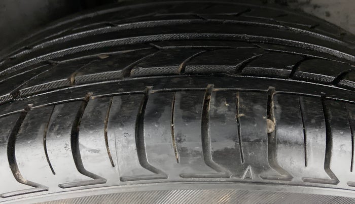 2011 Volkswagen Vento TRENDLINE PETROL, Petrol, Manual, 74,037 km, Right Rear Tyre Tread