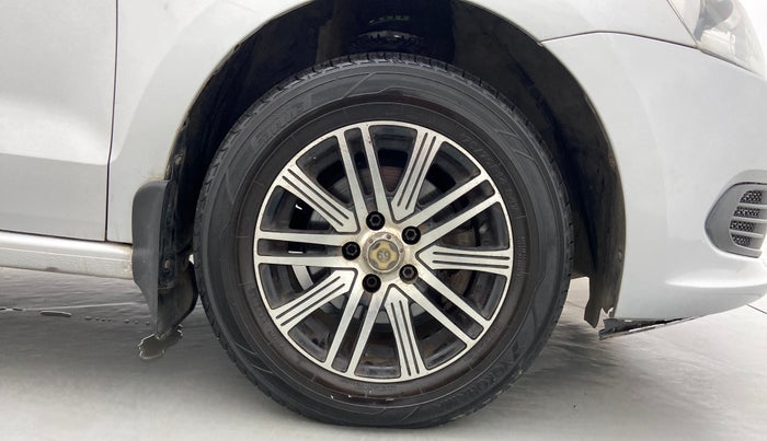 2011 Volkswagen Vento TRENDLINE PETROL, Petrol, Manual, 74,037 km, Right Front Wheel