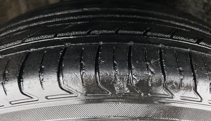 2011 Volkswagen Vento TRENDLINE PETROL, Petrol, Manual, 74,037 km, Right Front Tyre Tread
