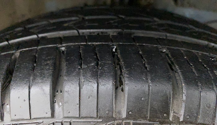 2012 Honda Brio S MT, Petrol, Manual, 54,932 km, Right Front Tyre Tread