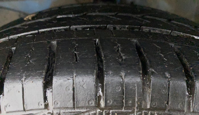 2012 Honda Brio S MT, Petrol, Manual, 54,932 km, Left Front Tyre Tread