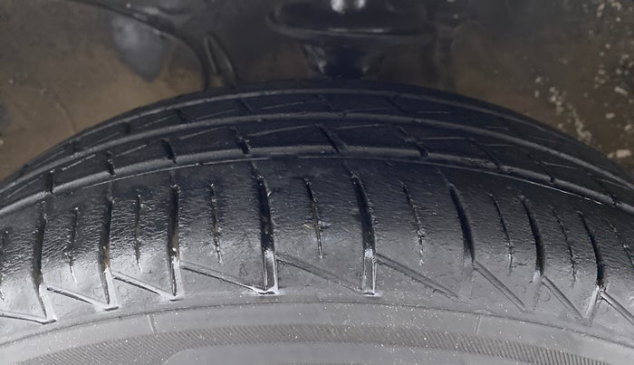 2019 Maruti Alto LXI, Petrol, Manual, 52,162 km, Left Front Tyre Tread