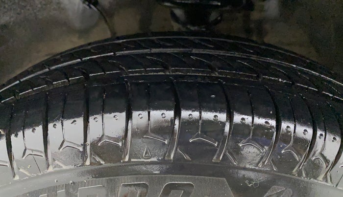 2021 Maruti Alto LXI CNG, CNG, Manual, 86,517 km, Left Front Tyre Tread