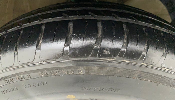 2018 Maruti Swift VDI, Diesel, Manual, 12,595 km, Right Front Tyre Tread