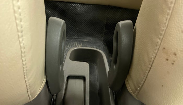 2014 Hyundai i10 SPORTZ 1.1, Petrol, Manual, 39,568 km, Driver Side Adjustment Panel