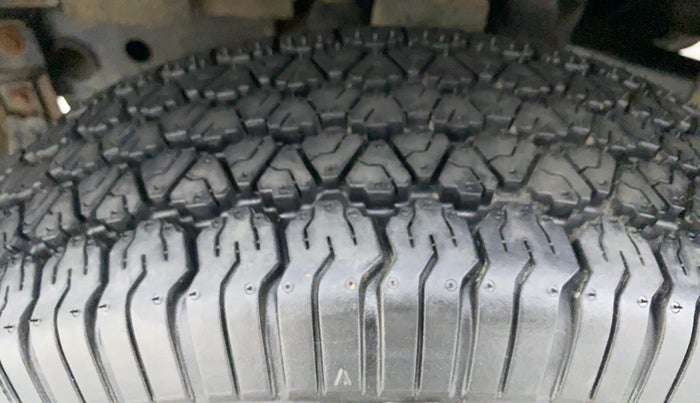 2016 Mahindra Bolero Power+ ZLX, Diesel, Manual, 84,391 km, Left Front Tyre Tread