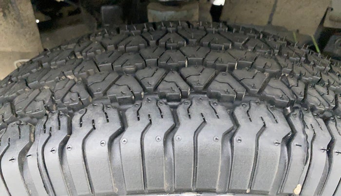 2016 Mahindra Bolero Power+ ZLX, Diesel, Manual, 84,391 km, Right Front Tyre Tread