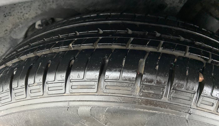 2015 Hyundai Creta 1.6 SX CRDI, Diesel, Manual, Left Rear Tyre Tread