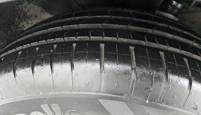2015 Hyundai Creta 1.6 SX CRDI, Diesel, Manual, Left Front Tyre Tread