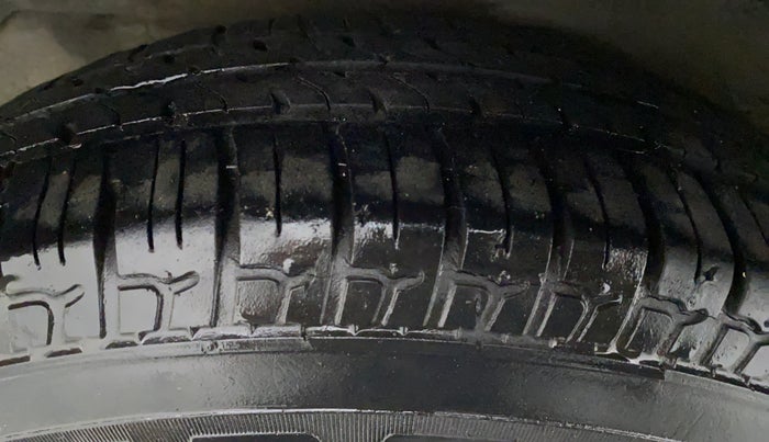 2014 Hyundai i10 SPORTZ 1.1 IRDE2, Petrol, Manual, 27,422 km, Left Front Tyre Tread