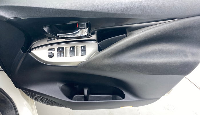 2020 Toyota Innova Crysta 2.4 ZX 7 STR, Diesel, Manual, 99,174 km, Driver Side Door Panels Control