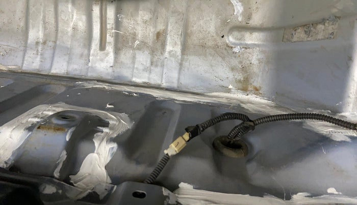 2012 Toyota Etios G, Petrol, Manual, 60,372 km, Boot floor - Minor crack