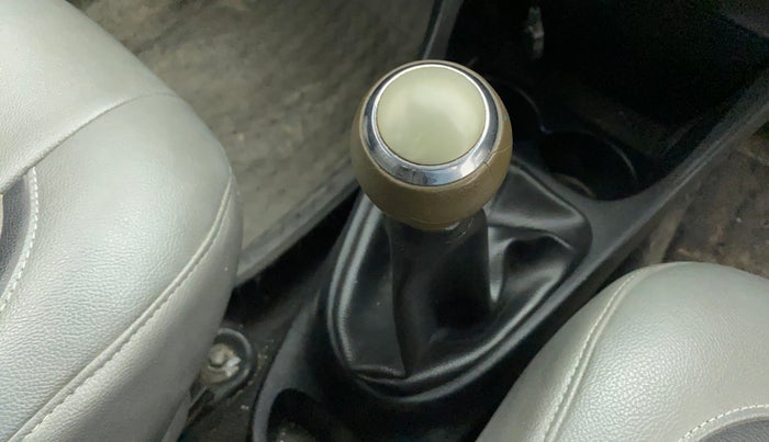 2012 Toyota Etios G, Petrol, Manual, 60,372 km, Gear lever - Boot cover slightly torn