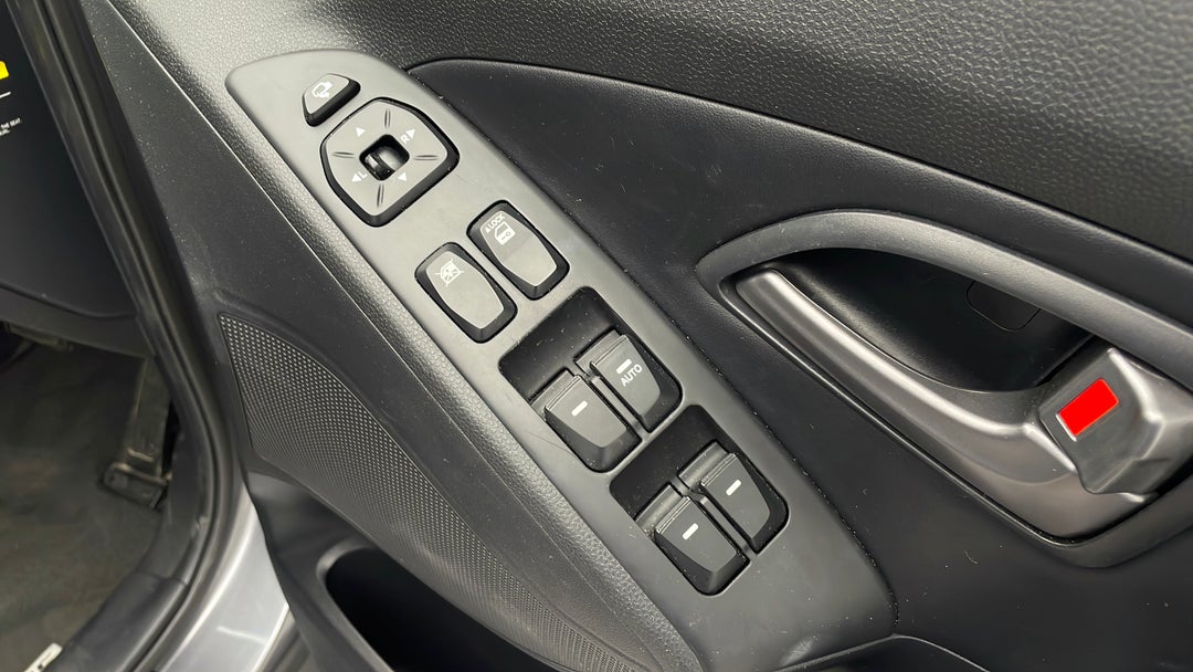 2015 Hyundai Ix35 Se (fwd), Automatic, 89300 km, Drivers Side Door Panel Controls