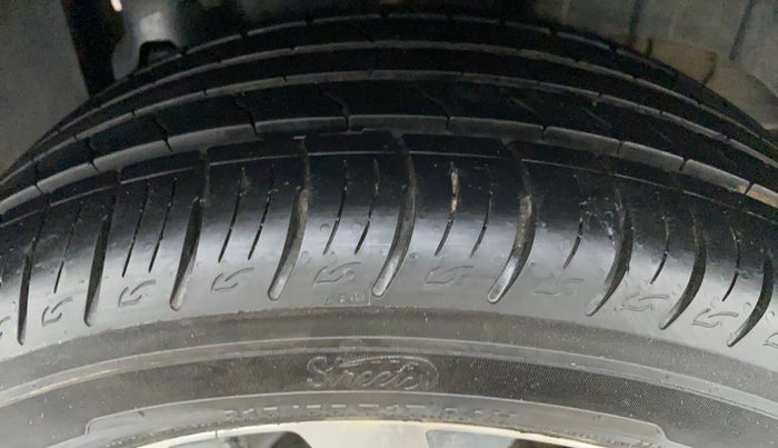 2021 Mahindra XUV300 1.2 W8 OPT, Petrol, Manual, 9,320 km, Left Rear Tyre Tread