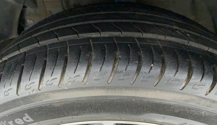 2021 Mahindra XUV300 1.2 W8 OPT, Petrol, Manual, 9,320 km, Left Front Tyre Tread
