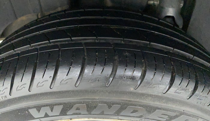 2021 Mahindra XUV300 1.2 W8 OPT, Petrol, Manual, 9,320 km, Right Rear Tyre Tread
