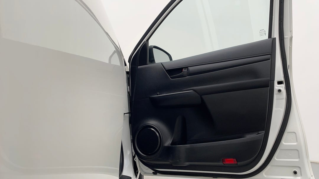 2019 Toyota Hilux Workmate, Automatic, 51659 km, Speaker View