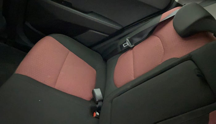 2017 Hyundai Creta SX PLUS 1.6 PETROL DUAL TONE, Petrol, Manual, 54,639 km, Second-row right seat - Cover slightly stained