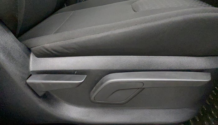 2018 Mahindra KUV 100 NXT K8 P 6 STR, Petrol, Manual, 9,342 km, Driver Side Adjustment Panel