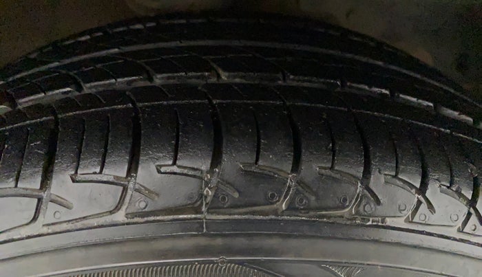 2018 Mahindra KUV 100 NXT K8 P 6 STR, Petrol, Manual, 9,342 km, Right Front Tyre Tread