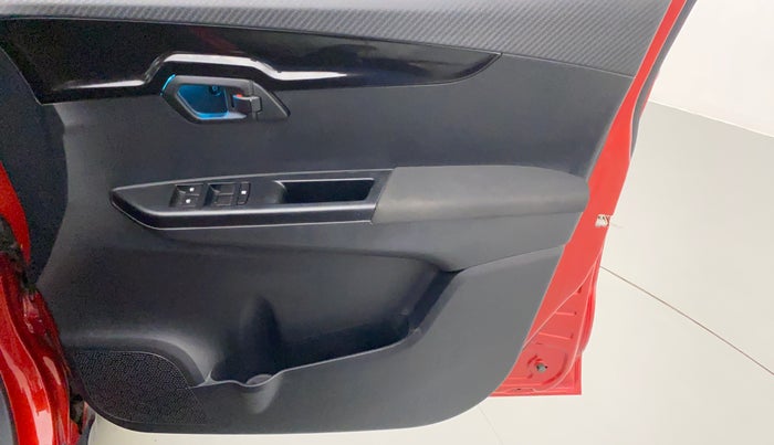 2018 Mahindra KUV 100 NXT K8 P 6 STR, Petrol, Manual, 9,342 km, Driver Side Door Panels Control