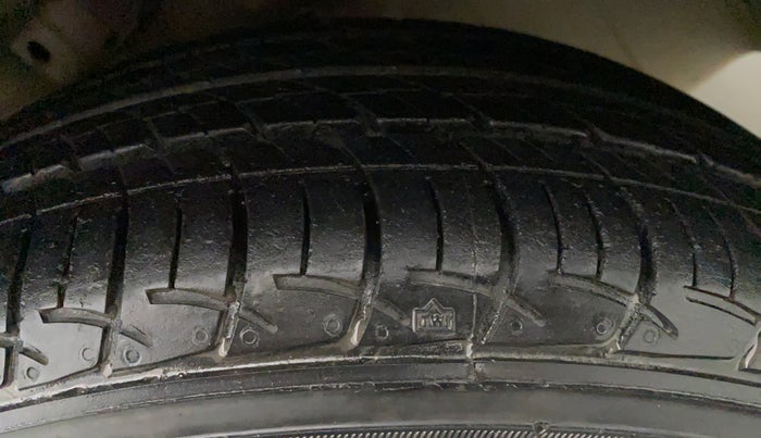 2018 Mahindra KUV 100 NXT K8 P 6 STR, Petrol, Manual, 9,342 km, Left Rear Tyre Tread