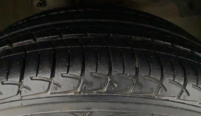 2018 Mahindra KUV 100 NXT K8 P 6 STR, Petrol, Manual, 9,342 km, Left Front Tyre Tread