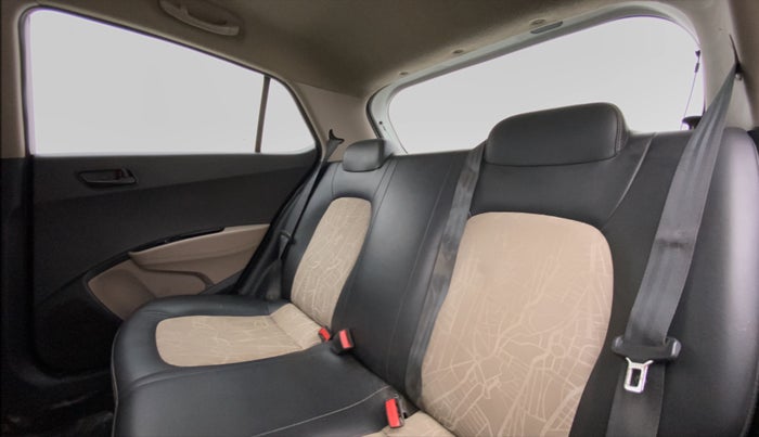 2016 Hyundai Grand i10 Magna 1.2 AT  VTVT, Petrol, Automatic, 54,606 km, Right Side Rear Door Cabin