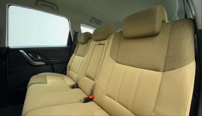 2019 Mahindra XUV500 W7 FWD, Diesel, Manual, 57,949 km, Right Side Rear Door Cabin