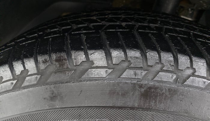2019 Mahindra XUV500 W7 FWD, Diesel, Manual, 57,949 km, Left Front Tyre Tread