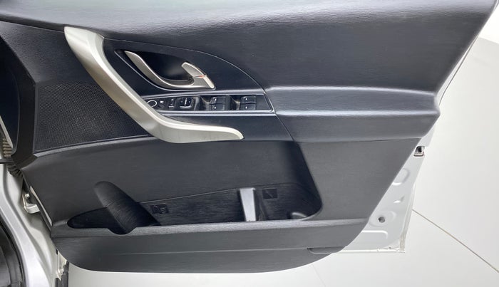 2019 Mahindra XUV500 W7 FWD, Diesel, Manual, 57,949 km, Driver Side Door Panels Control
