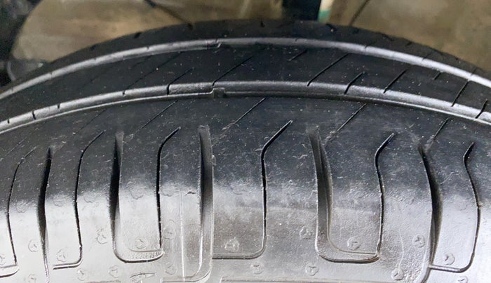 2017 Maruti Dzire VXI, Petrol, Manual, 57,659 km, Left Front Tyre Tread