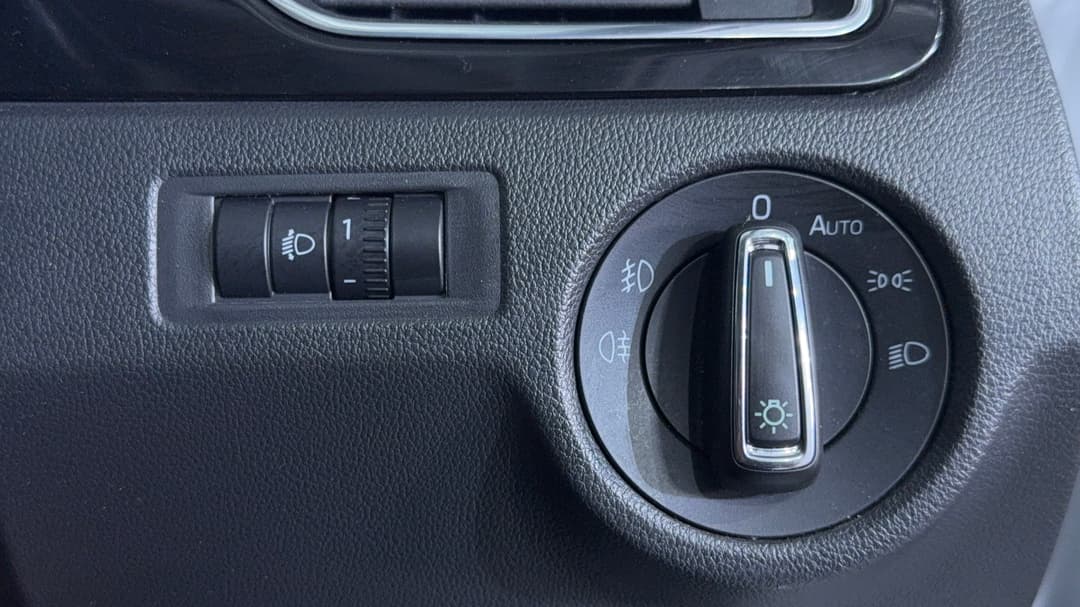 2018 SKODA Rapid Spaceback 92 Tsi, Automatic, 100615 km, Utility Switches/Buttons