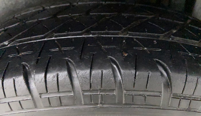 2015 Maruti Swift VXI D, Petrol, Manual, 55,948 km, Left Rear Tyre Tread