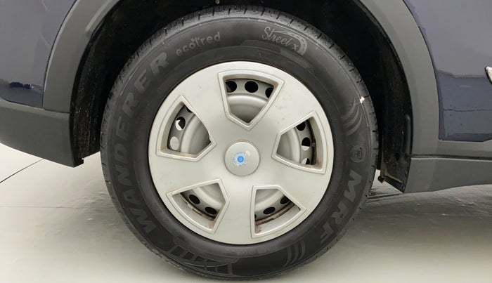 2022 Mahindra XUV700 MX P MT 5 STR, Petrol, Manual, 19,621 km, Right Rear Wheel