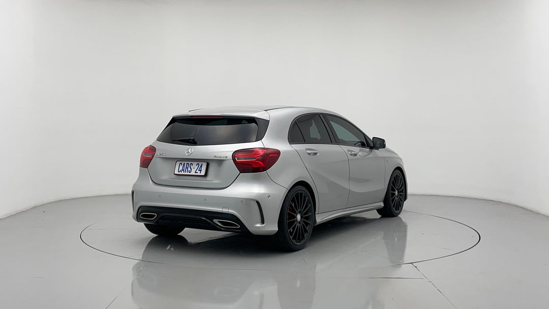 Right Back Diagonal (45- Degree) View