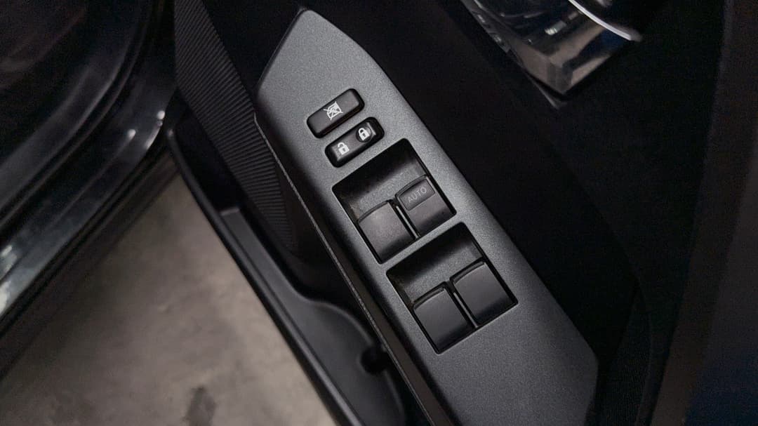 2018 Toyota RAV4 Gxl (4x4), Automatic, 90989 km, Drivers Side Door Panel Controls